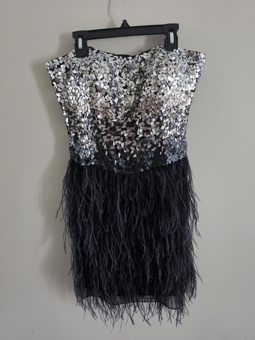 Tony Bowls Sequin & Feather Cocktail Dress – Size 6 ✨